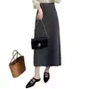 Saia midi lisa e moderna, nova coleção outono/inverno 2026, saia de malha elegante e casual, cintura alta, afina o corpo, com caimento.