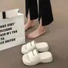 Moda Casual Nova Primavera/Verão 2026 Sandálias de Praia Únicas para Uso Transfronteiriço Sandálias e Chinelos Exquisitos para Comércio Internacional