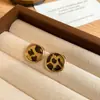 Aretes cuadrados de acetato con estampado de leopardo marrón estilo europeo y americano, aretes vintage Maillard, lujo ligero, aretes versátiles de alta gama para mujer