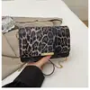 Bolsa Quadrada Pequena Versátil Minimalista para Mulheres, Nova Moda 2026 Início da Primavera Estampa de Leopardo Bolsa de Ombro com Corrente Tendência Bolsa de Ombro para o Dia a Dia