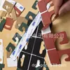 Fábrica de Origem Gancho de Papel Kraft Gancho Autoadesivo de Papelão Preto Gancho Triângulo de Papelão Branco Gancho de Exibição para Sacola de Compras