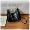 Bolsa de Ombro Única Coreana Bolsa Transversal Mais Vendida Moda Feminina Versátil Casual Bolsa de Balde com Corrente Bolsa Simples de Braço