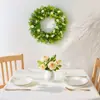 Una corona de flores artificiales de 16.93 pulgadas para una casa de campo rústica, combinada con margaritas falsas y hojas de eucalipto - flores exuberantes en primavera, verano, otoño e invierno - corona de flores para puerta principal, decoración de pared interior, decoración de porche exterior, decoración para bodas familiares y festividades