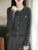 Cardigan de tricô retro estilo coreano com blocos de cor, falso duas peças, gola redonda, manga longa para mulheres, jaqueta top elegante com botões, canelado e bordado