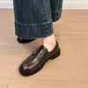 Estilo Britânico Fivela de Uma Tira Mola Moda 2026 Novos Mocassins Femininos Versátil Salto Quadrado Barroco Sapatos de Couro