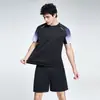 Estilo Novo de Verão Roupa Esportiva Casual Masculina de Seda Gelada Conjunto de Duas Peças Masculino para Fitness Camiseta de Gola Redonda Respirável de Secagem Rápida Shorts