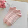 Meias Curtas Fofas Estilo Japonês para Mulheres, Meias Finas Respiráveis de Verão, Meias de Tornozelo Listradas Xadrez Morango, Meias Esportivas Rosa Versáteis
