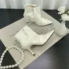 Versátiles Botas de Caballero de Punta Fina con Tacón Alto, Novedad de Primavera para Mujer, Botas Blancas Plisadas Apiladas, Botines Super Calientes Adelgazantes con Forro de Terciopelo