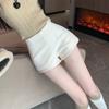 Pantalones cortos de lana gruesa blancos para mujer, ropa exterior de otoño e invierno, cintura alta, adelgazantes, piernas largas, pantalones de pierna ancha, pantalones de base de línea A