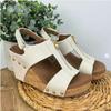 Comércio exterior transfronteiriço 2025 verão novo cunha de sola grossa boca de peixe chinelos femininos plus size rebite bico aberto sapatos femininos