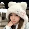 Gorro de tricô para outono e inverno, estilo gato, com abas para as orelhas, forro de pelúcia, espessado para aquecimento, design fofo de desenho animado, faz o rosto parecer menor