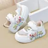 Sapatos Femininos 2026 Nova Moda Verão Tênis Cartoon Infantil Crianças Maiores Tênis Brancos Casuais de Princesa