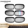 Adequado para grade frontal modificada de malha média dupla M preto brilhante com padrão de carbono tricolor para BMW Série 7 F01F02F03 2012-2014