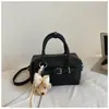Outono de 2026 Nova Moda Coreana Nicho Elegante Chique Feminina de Ombro Único Transversal Simples de Alto Valor Bolsa Boston