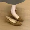 Outono/Inverno 2026 Novos Sapatos Simples de Bico Fino Emagrecedores de Veludo Baixo Salto para o Trabalho Sapatos de Uma Cor Outono Novo Estilo Retrô Sapatos de Boca Rasa