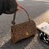 Bolso de mano de cuero encerado brillante de moda nicho para mujer, nuevo 2026 primavera versátil casual de cuero suave para hombro y bandolera