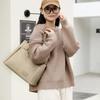 Bolsa Tote Colorida de Raposa de Grande Capacidade para Mulheres Estilo Japonês Bolsa de Ombro Simples Roupas de Trabalho para Ir ao Trabalho Bolsa Multicamadas para Computador