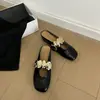 Versão em Couro~Mules Femininas de Bico Coberto de Alta Qualidade Francesa Nova Coleção Primavera Roupa Externa com Saias Sandálias com Salto Interno