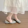 5933-36 Sapatilhas Femininas Bico Fino Strass Boca Rasa Estilo Fada Perfeitas com Saias Sapatos de Noiva Sapatos de Madrinha Sapatos de Casamento