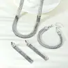 Conjunto de Joyería Clásico Europeo y Americano de Collar, Pulsera y Aretes Adecuado para el Uso Casual Diario y Accesorios Versátiles Venta al por Mayor