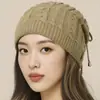 Nuevo calentador de cuello cálido de otoño e invierno con cordón, gorro de punto de doble uso, gorro pullover con agujero para coleta, tela de felpa de ciervo, sombrero para mujer
