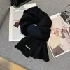 Bufanda Estilo Coreano para Mujer Otoño e Invierno Nueva Color Sólido Tejida Engrosada Cálida Versátil Simple Bufanda al por Mayor
