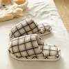 Zapatos de Invierno Cálidos para Exteriores para Estudiantes, Pantuflas Peludas de Suela Gruesa con Tacto Suave, Pantuflas de Algodón para Mujer, Modelo Nuevo 2026 al por Mayor