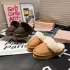 Zapatos peludos para usar al aire libre, nuevos mocasines slip-on de estilo coreano 2026 con suela gruesa y puntera cerrada, zapatillas de algodón para la nieve estilo Birkenstock perezoso para mujer