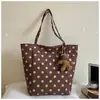 Lançamento Outono 2026 Bolsa Saco Casual Relaxada Moda Bolsa de Ombro com Bolinhas Grande Capacidade Bolsa de Compras Bolsa de Ombro