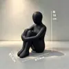 Artesanato de plástico de pensador de personagem abstrato de nicho decoração pequena fofa decoração de quarto arte decoração de sala de estar