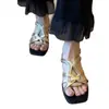 Sandalias Romanas de Cuña Cuadradas Retro Tejidas con Tiras Cruzadas y Traseras Abiertas Modelo Nuevo 2026 para Mujer