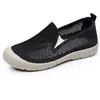 Nuevos Zapatos de Verano para Mujer con Diseño Hueco, Transpirables Casuales Slip-On Zapatos de Madre, Ligeros y Cómodos Zapatos de Malla para Personas de Mediana Edad y Mayores
