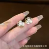 Pendientes de Camelia Esmaltados Retro con Goteo de Esmalte, Pendientes Elegantes con Borde de Perlas, Pendientes Versátiles de Aguja de Plata para el Día a Día