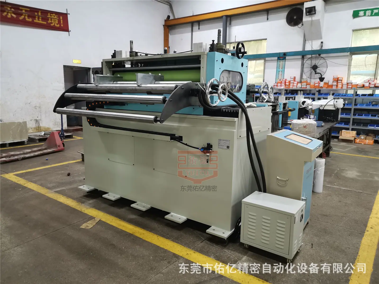 1300偏摆送料机生产现场 (1).jpg