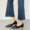 Sapatos Femininos Casuais Streetwear 4cm Vinho, Mocassins Slip-On com Bico Quadrado Pequeno e Corte Profundo com Salto Grosso, Sapatos Profissionais