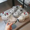 Zapatillas deportivas de malla transpirable para niños, nueva colección primavera/otoño 2026, zapatillas casuales unisex, zapatos de correr ligeros y antideslizantes