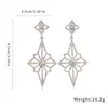 Pendientes colgantes de flor de rombo con incrustaciones de diamante de aguja plateada, pendientes de botón de lujo ligero, sensación de alta gama, diseño de pendiente simple y moderno, nicho