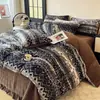 Juego de Cama de Terciopelo Leche para Conejos Madre y Cría Clase A Estilo Manta de Cama Cuatro Piezas Myllard Alto Gramaje Engrosado Cálido de Invierno Juego de Cuatro Piezas