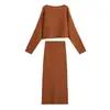 Elegante conjunto de punto de un solo hombro con mangas de murciélago, nuevo estilo de otoño, suéter holgado de punto, falda bodycon de cintura alta