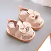 2026 Sandálias de Verão para Bebês e Crianças Pequenas, Sola Macia, Bico Fechado, com Laço para Meninas, Fechamento em Velcro, Design Vazado, Confortáveis e Antiderrapantes