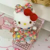 Colgantes de Hellokitty al por mayor que se pueden vestir como lindos juguetes de peluche de Gato Kt con conjuntos de ropa y faldas