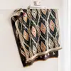 Bufanda Jacquard Geométrica de Contraste de Color Vintage 2026, Calentador de Cuello Cálido Otoño e Invierno para Mujer, Chal Exterior Multifuncional con Borlas Tricolor