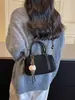 Bolsa de camurça para mulheres, nova coleção outono/inverno 2026, design de nicho, bolsa transversal, acabamento fosco popular, bolsa tote retrô
