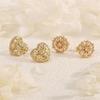 Joyería en forma de corazón Aretes de flor Aretes europeos y americanos transfronterizos de lujo ligero Cobre chapado en oro Zirconia Aretes de botón Nicho Sensación de alta gama