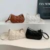 Bolsa de Ombro para Axila com Design de Nicho para Mulheres 2026 Nova Bolsa Acolchoada Retro Versátil de Verão com Toque de Luxo Bolsa de Ombro Feminina
