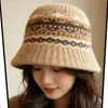 Chapéu de Pescador de Tricô Fair Isle Novo Outono e Inverno Feminino Afina o Rosto Quente Chapéu Balde Estilo Coreano Doce Versátil Chapéu de Lã