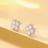 Brincos de Trevo de Quatro Folhas Florais Cravejados com Zircônias e Diamantes, Estilo Simples e Exquisito, com Toque de Luxo e Versatilidade, para Moda Transfronteiriça
