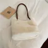 Bolsa de Axila de Felpa Nueva de Otoño para Mujer 2026 Moda Chic Tacto de Alta Gama Bolso de Hombro Único Bolso Cubo de Nicho de Moda