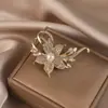 Broche de Aleación de Perla y Flor, Gama Alta, Lujo Ligero, Joyería de Broche de Gama Alta, Accesorios de Ramillete para Combinar con Ropa, Venta al por Mayor