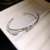 Pulseira Aberta Geométricas Letra Flor Banhada a Ouro Real 18k Zircônia Design de Pulseira de Joias para Mãos de Luxo Leve e de Alto Padrão